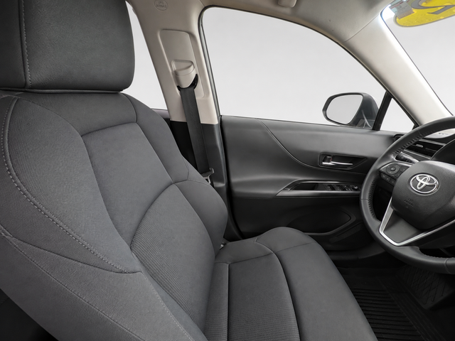 Used 2022  Toyota LE image 18
