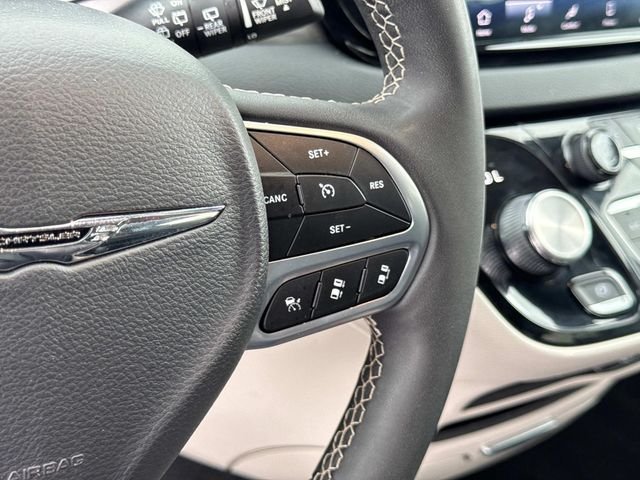 Used 2023 White Chrysler Touring L image 31