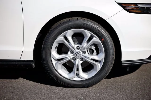 New 2026 Platinum White Pearl Honda LX image 13