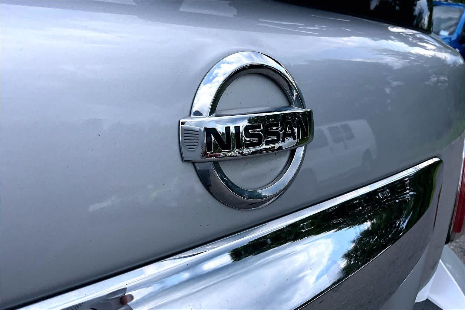 Used 2019 Brilliant Silver Metallic Nissan Platinum image 29