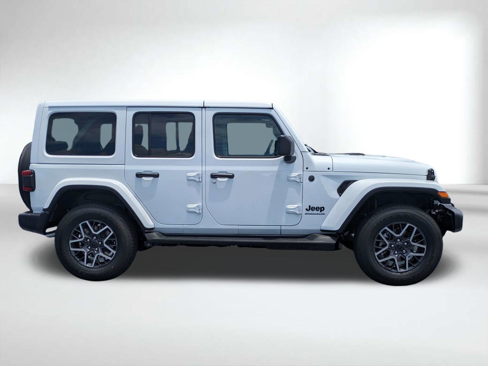 New 2026 Bright White Clear-Coat Exterior Paint Jeep Sahara image 3