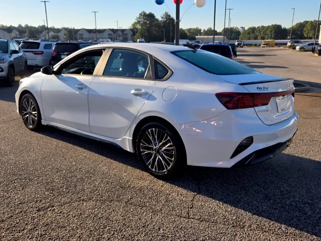 Used 2023 White Kia GT-Line image 9