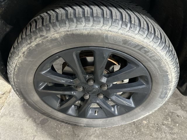 Certified Used 2018 Granite Crystal Clearcoat Metallic Jeep Altitude image 23