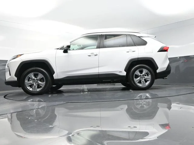 Used 2025 White Toyota XLE image 35