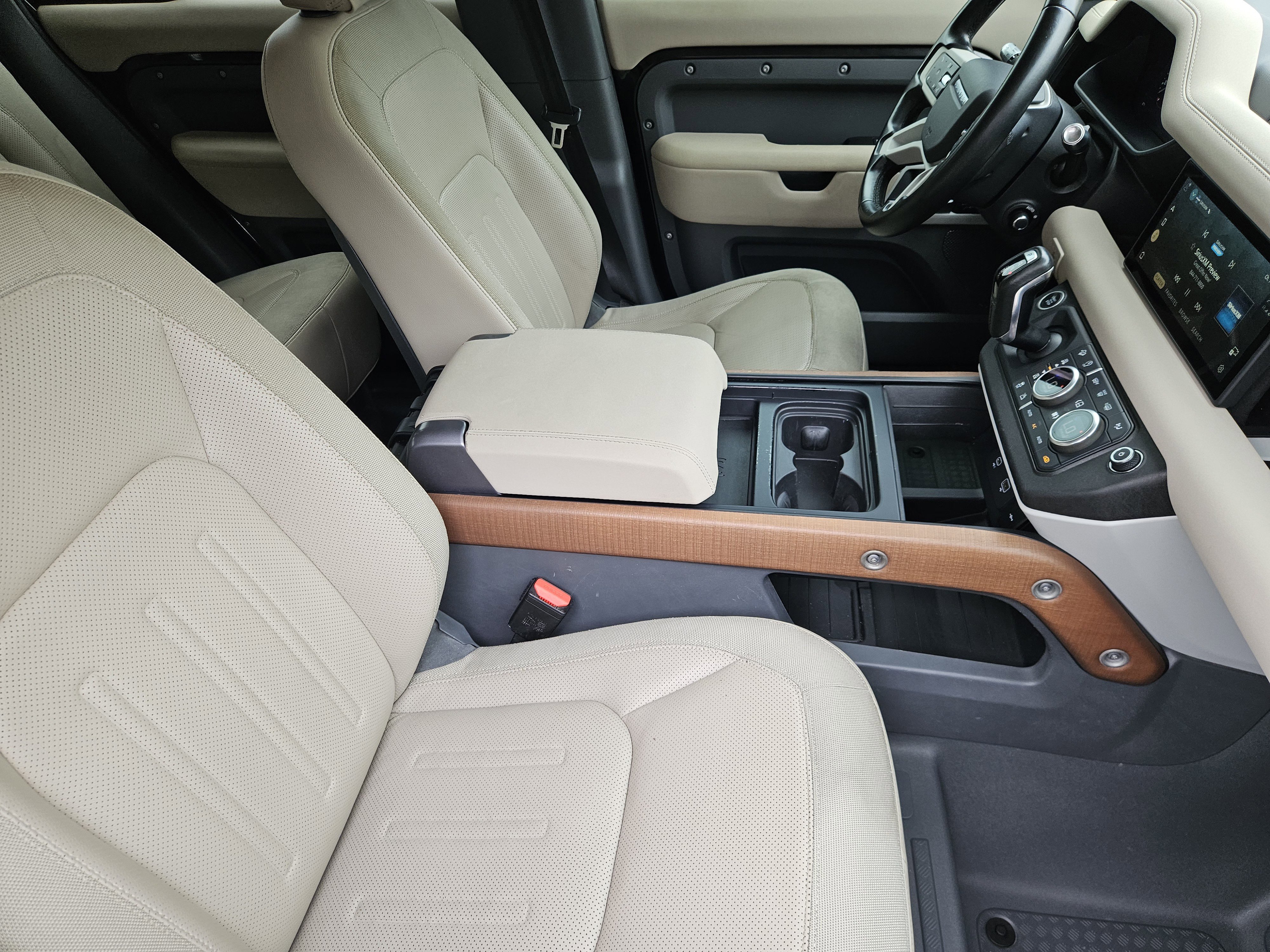 Used 2021  Land Rover 110 SE image 15