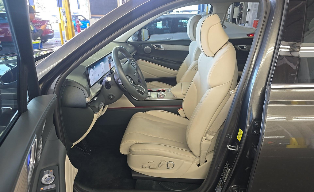 Used 2025 Gray Genesis 3.5T Advanced image 2
