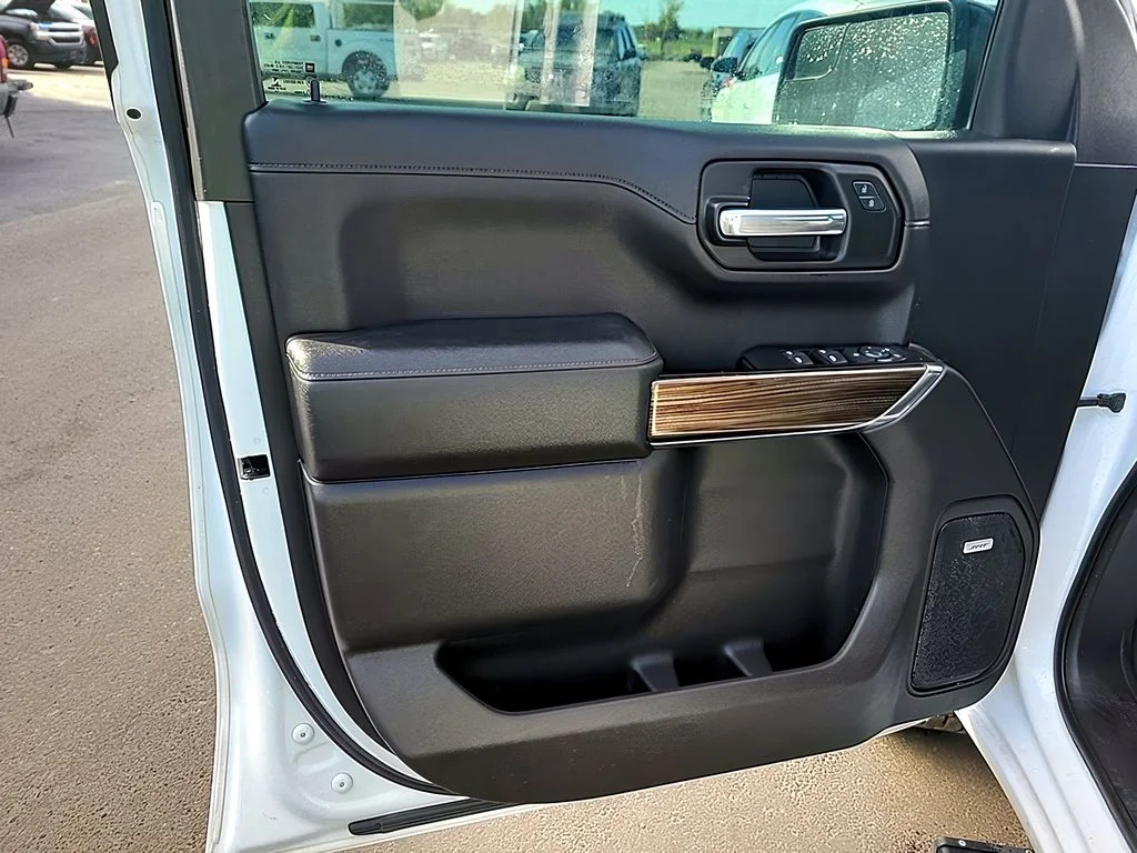 Used 2019 Summit White Chevrolet RST image 5