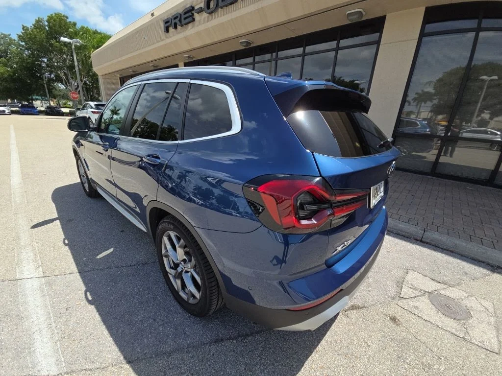 Used 2024 Blue BMW xDrive30i image 7
