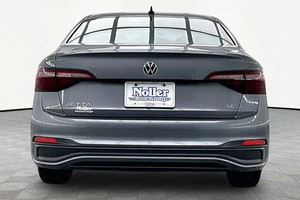 Certified Used 2024 Platinum Gray Metallic Volkswagen 1.5T SE image 4