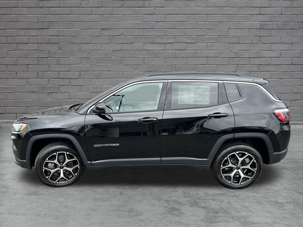 New 2026 Diamond Black Crystal Pearlcoat Jeep Limited image 4