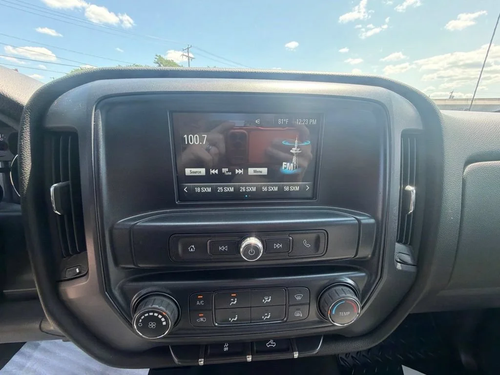 Used 2018 GRAPHITE METALLIC Chevrolet LS image 24