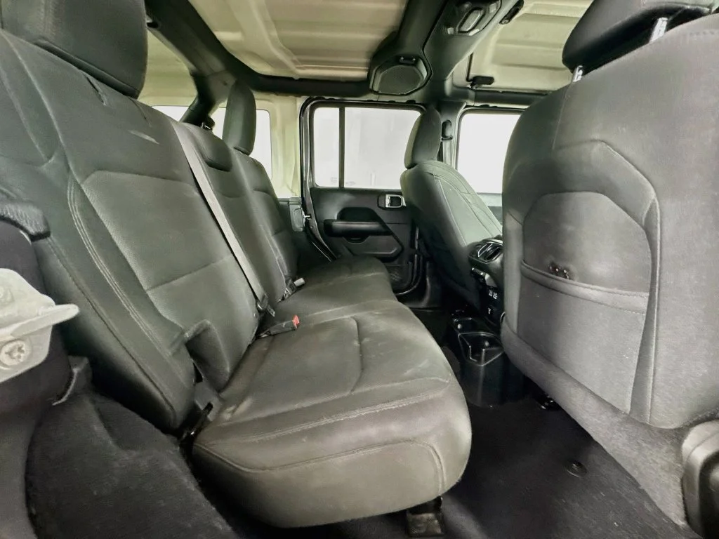 Used 2018 Granite Crystal Metallic Clearcoat Jeep Unlimited Sahara image 33