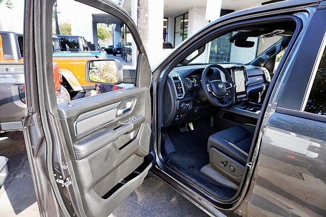 New 2026 Granite Crystal Metallic Clear-Coat Exterior Paint RAM Big Horn Sport Appearance Edition image 43