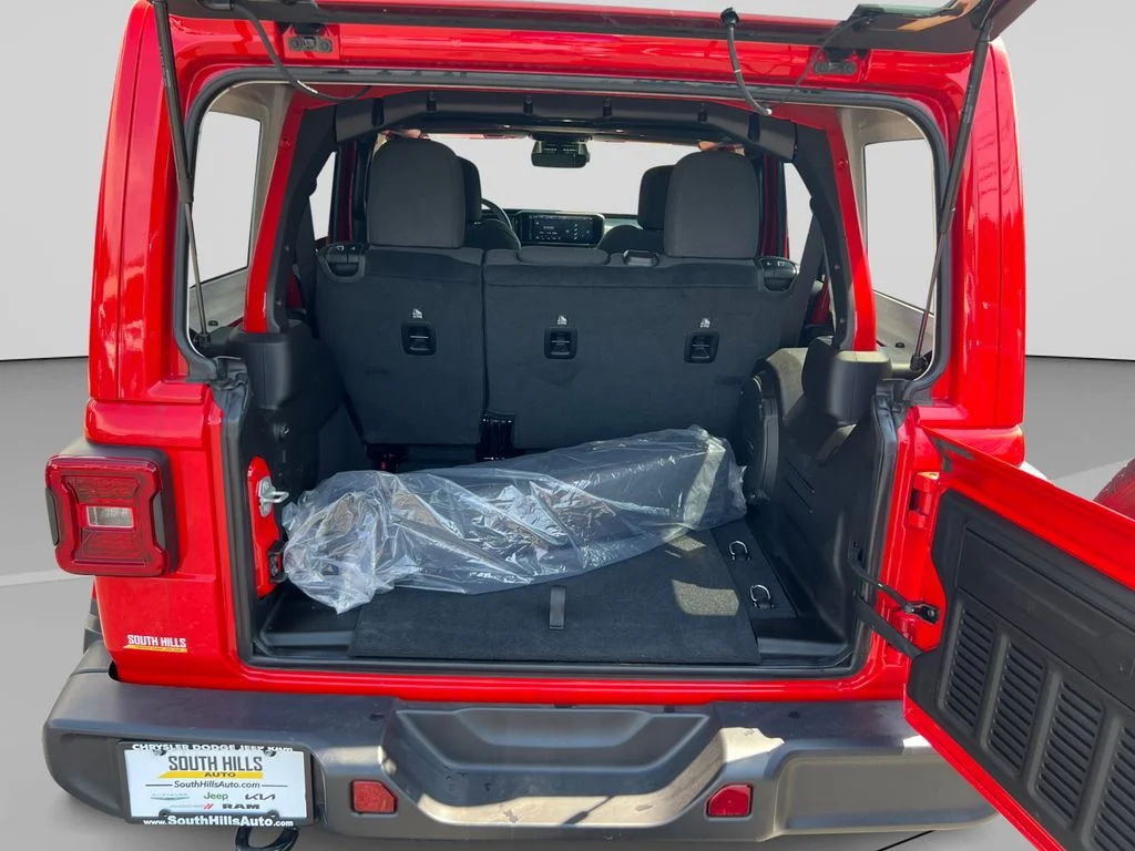 New 2025 Firecracker Red Clear-Coat Exterior Paint Jeep Sahara image 19