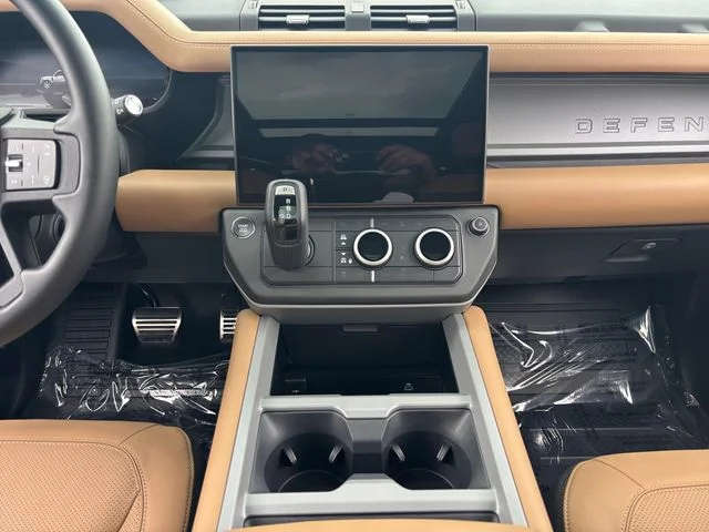 2026 Land Rover Defender V8 - Photo 15