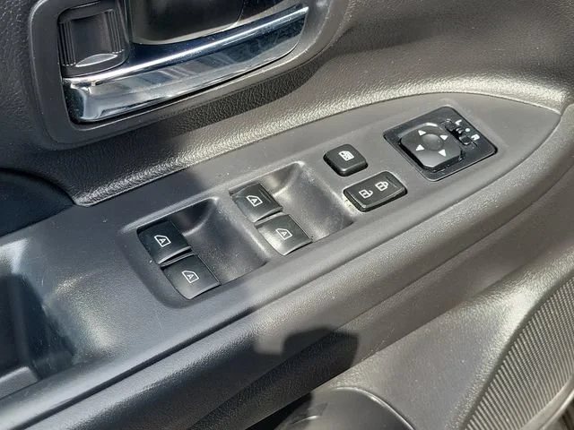 Used 2019 Brown Mitsubishi SE image 18