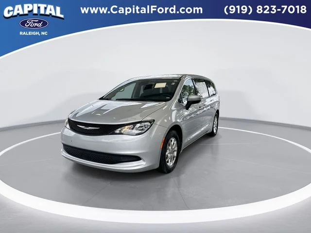 Used 2023 Silver Chrysler LX image 4