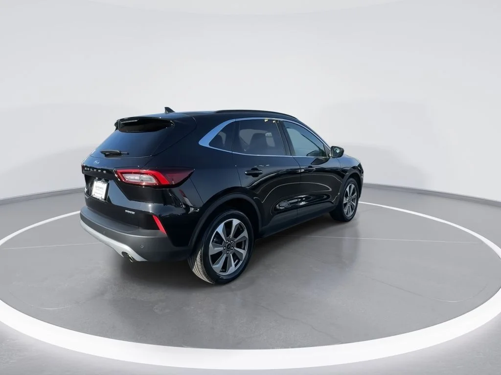 Used 2025  Ford Platinum image 8