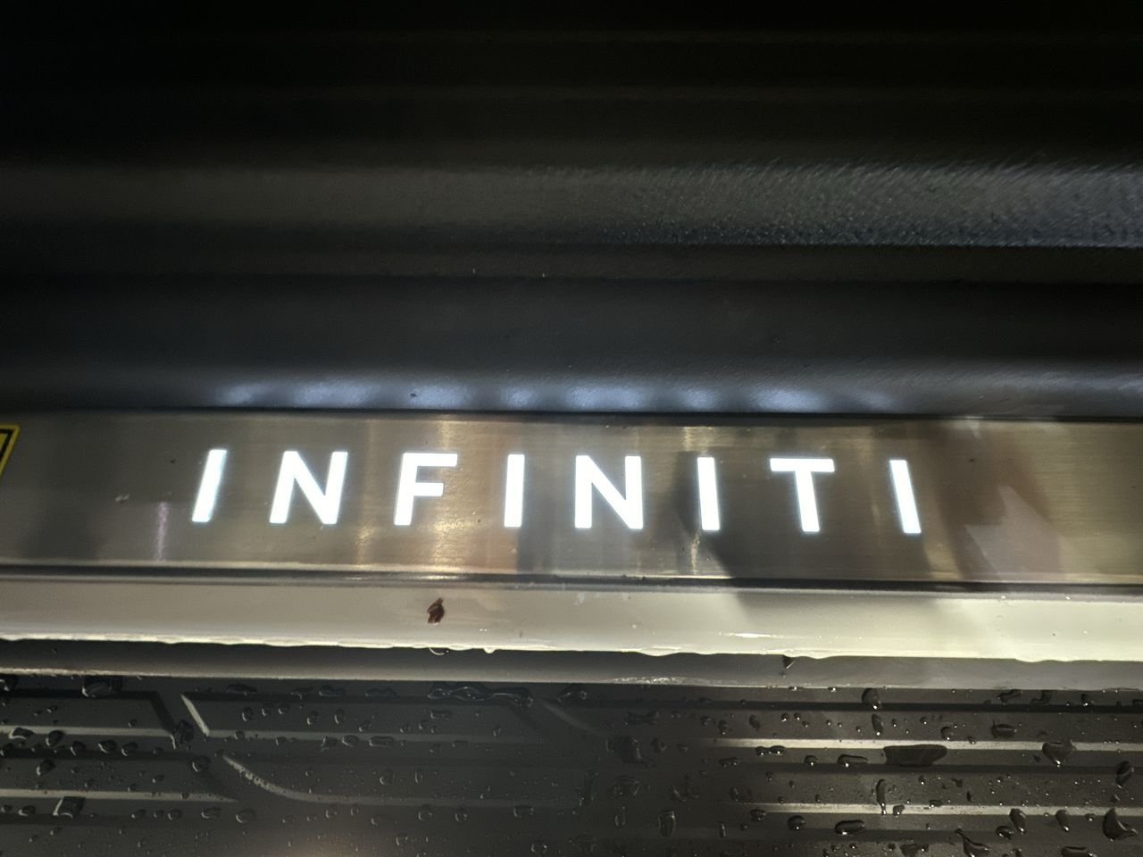 2025 INFINITI QX80 Sensory 4WD - Photo 15