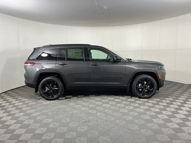New 2026 Baltic Gray Metallic Clear-Coat Exterior Paint Jeep Limited image 4