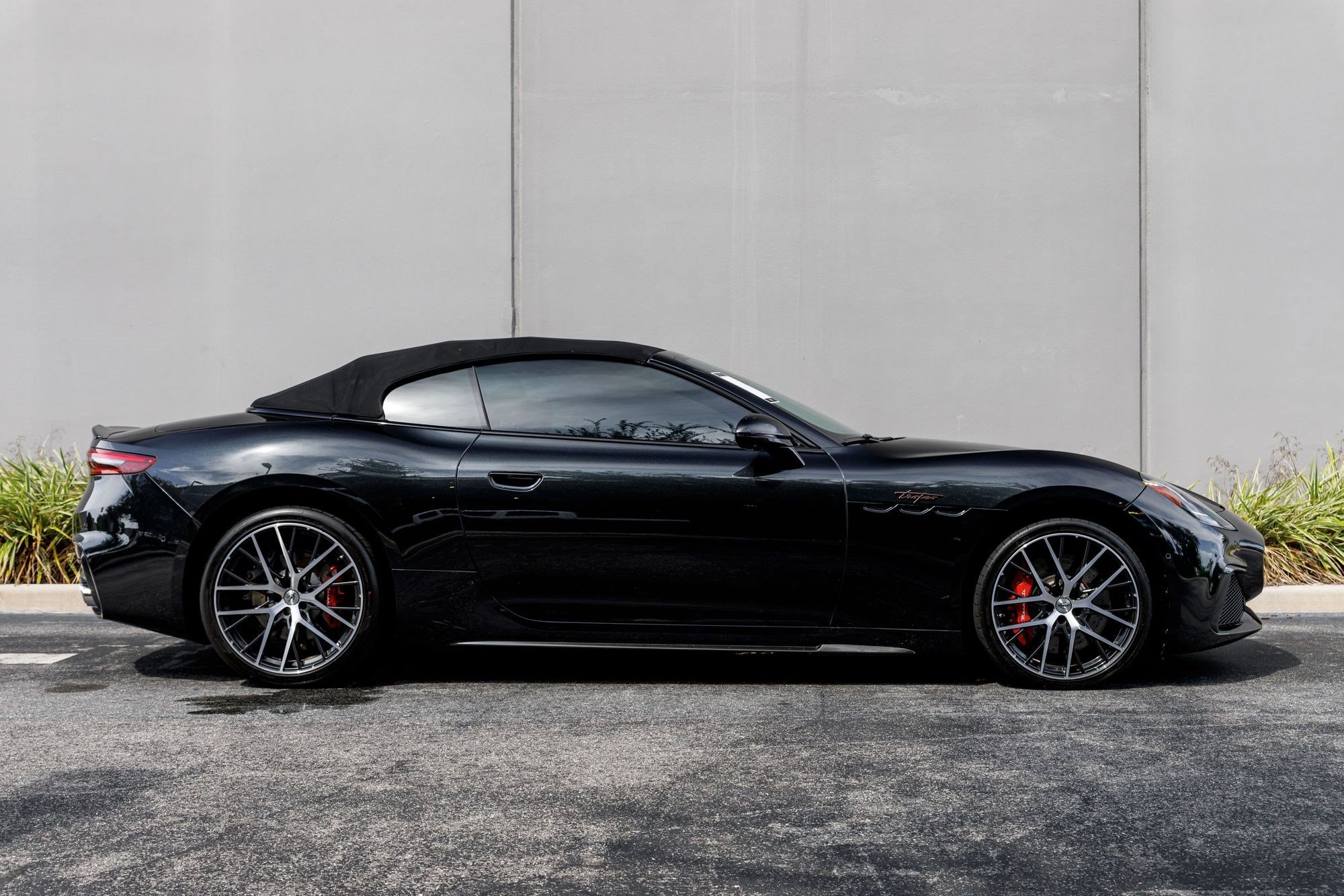 Used 2024 Nero Assoluto Maserati Trofeo image 6