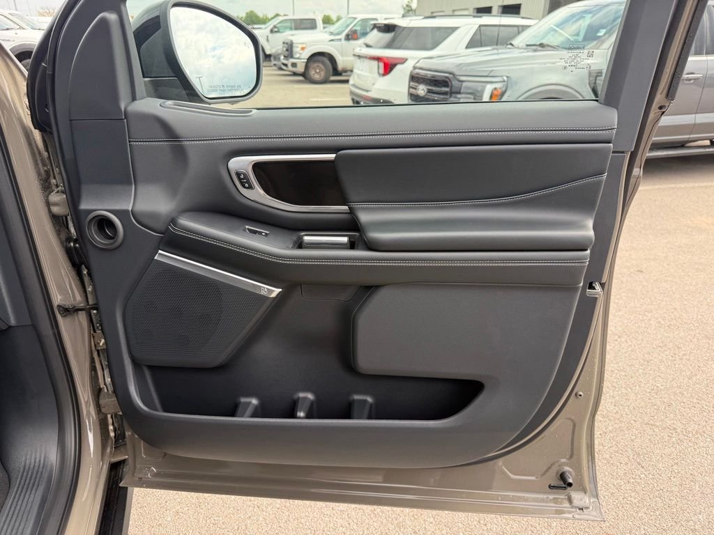 New 2027 Marsh Gray Ford Platinum image 18