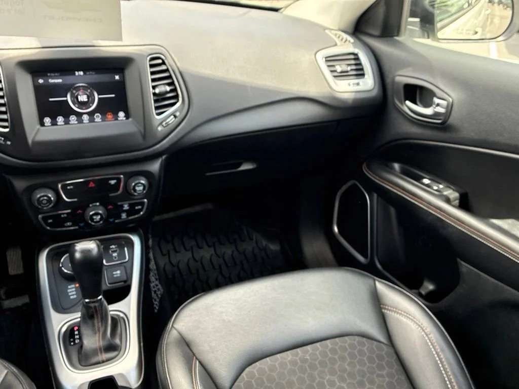 Used 2019 White Clearcoat Jeep Latitude image 12