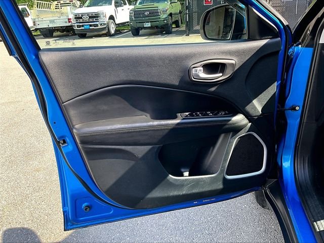 Used 2018 Blue Jeep Altitude image 18