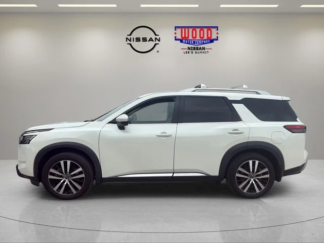 Used 2023 Pearl White Tricoat Nissan Platinum image 5