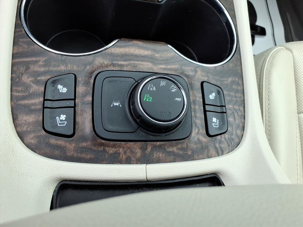 Used 2020 White Frost Tricoat GMC Denali image 19