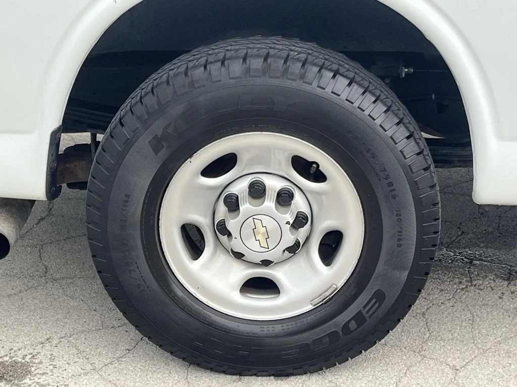 Used 2020 SUMMIT WHITE Chevrolet RWD 2500 Regular Wheelbase WT image 9