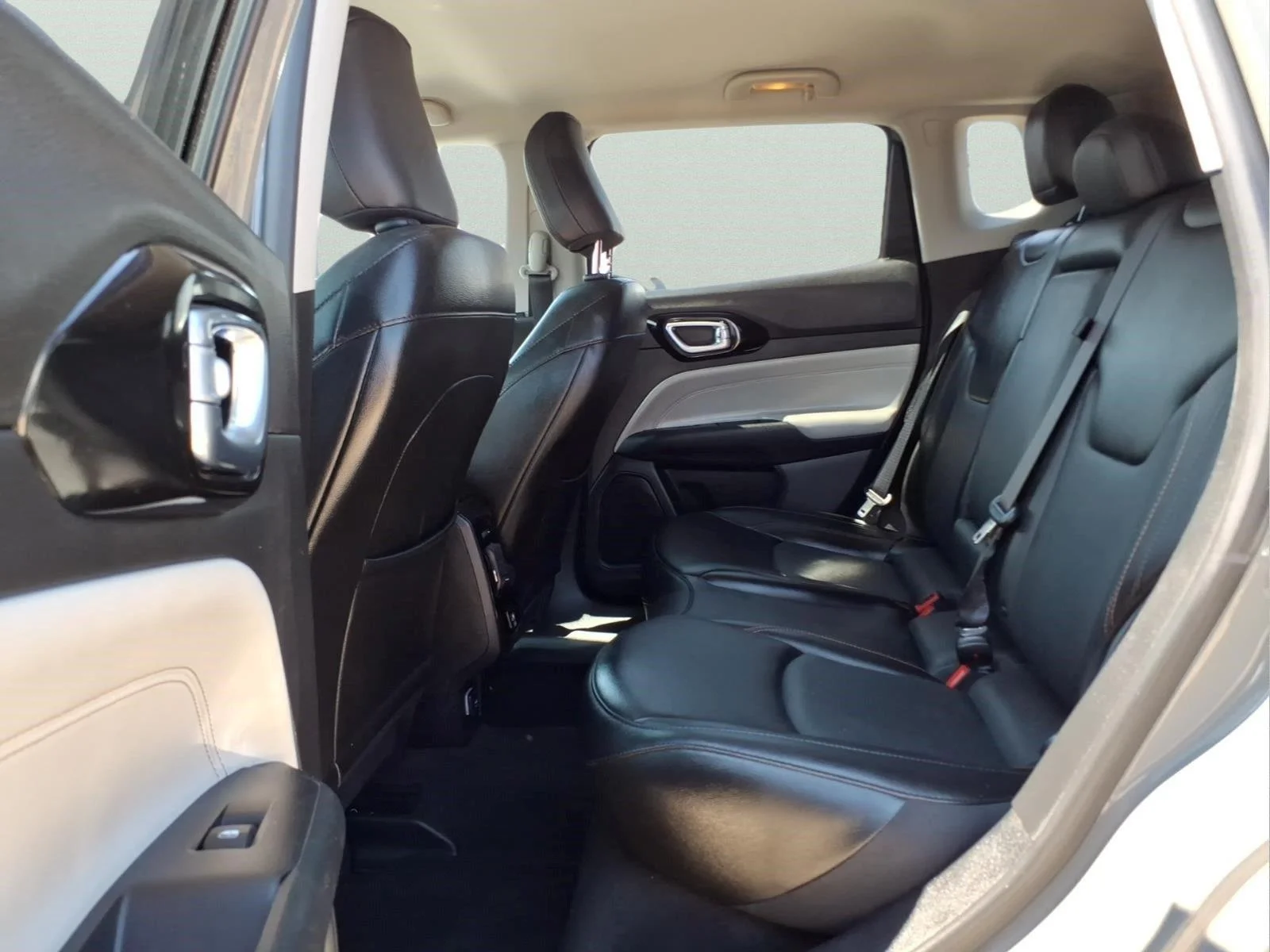 Used 2022 Sting-Gray Clearcoat Jeep Limited image 11