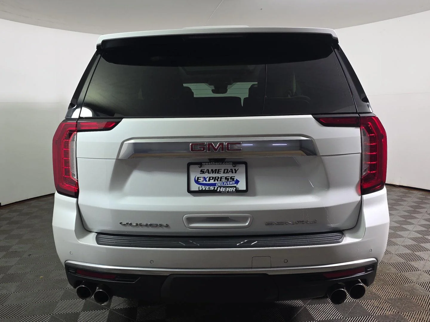 Used 2024 White Frost Tricoat GMC Denali image 11