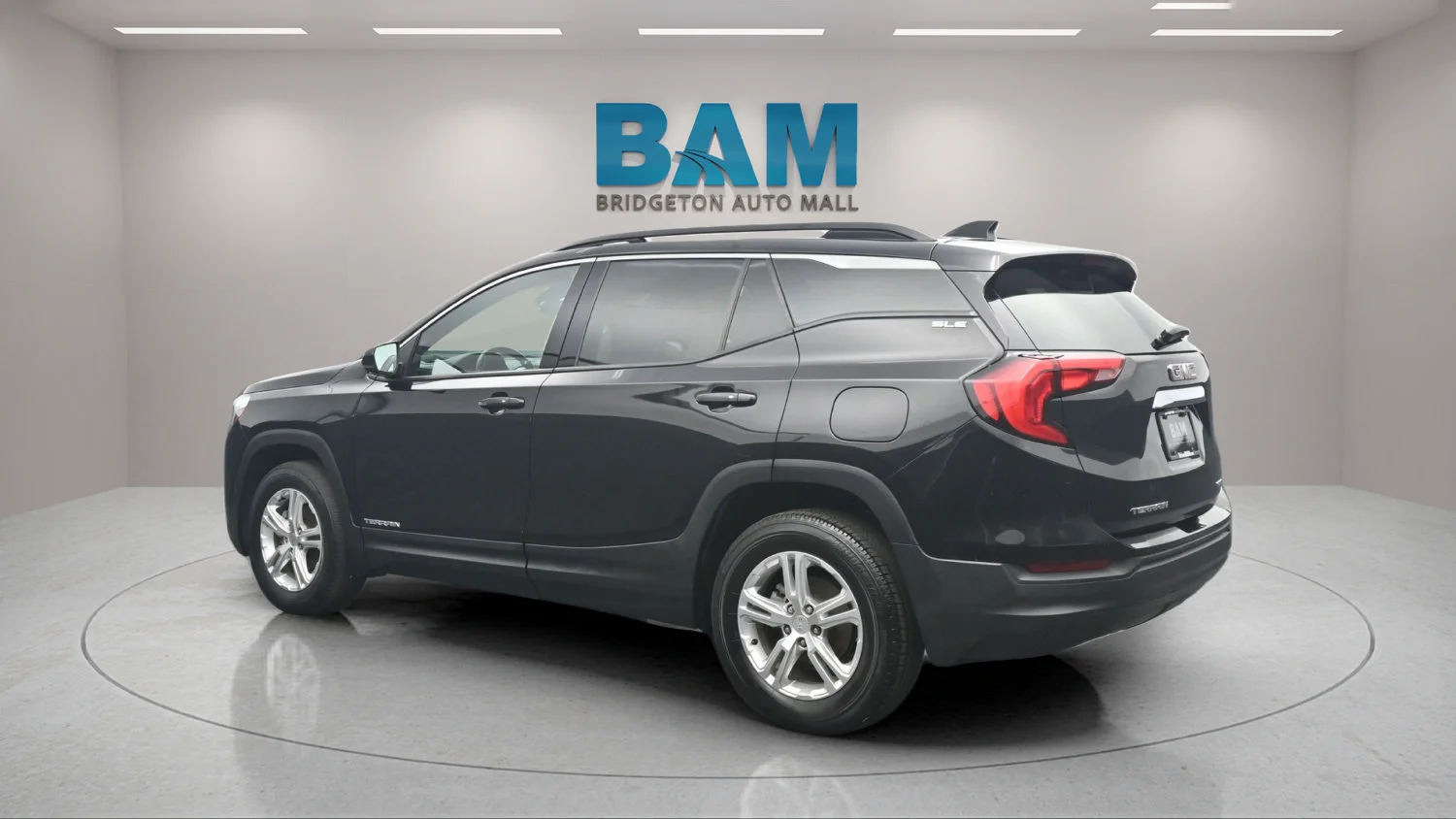 Used 2020 Ebony Twilight Metallic GMC SLE image 5