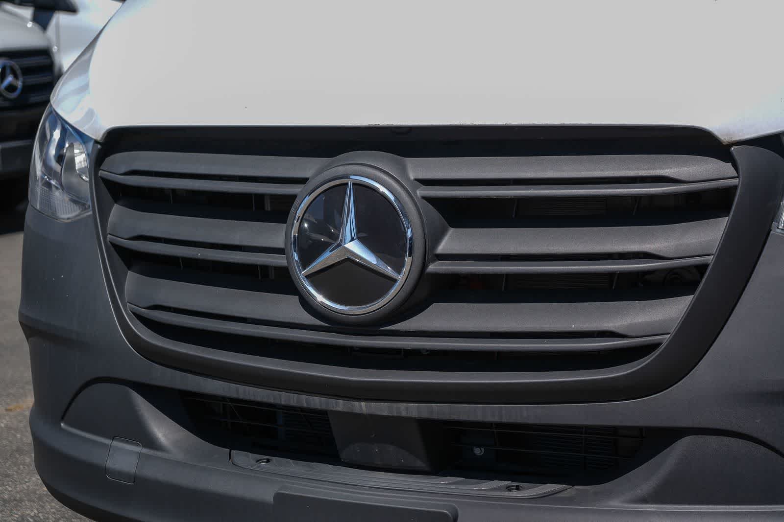 New 2025 Arctic+White Mercedes-Benz Cargo 170WB High Roof 113kW Battery RWD HO Motor image 41