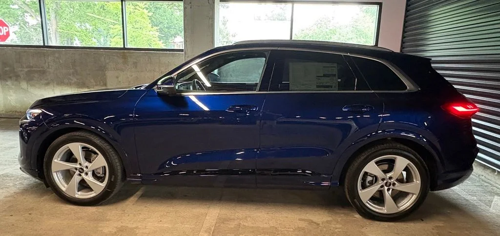 New 2026 Navarra Blue Metallic Audi 2.0T Prestige image 2