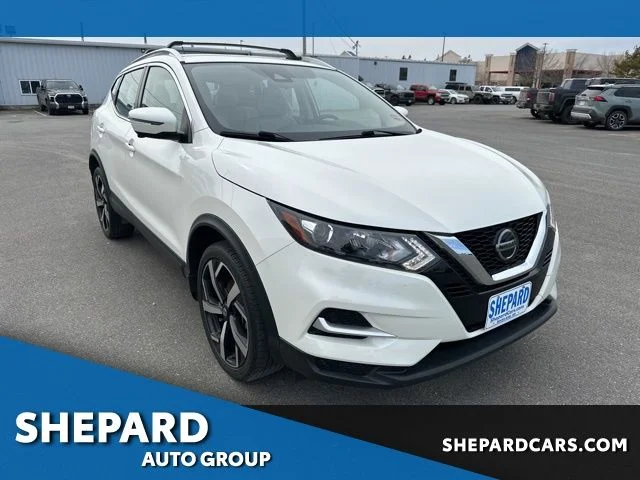 Used 2022 White Nissan SL image 1