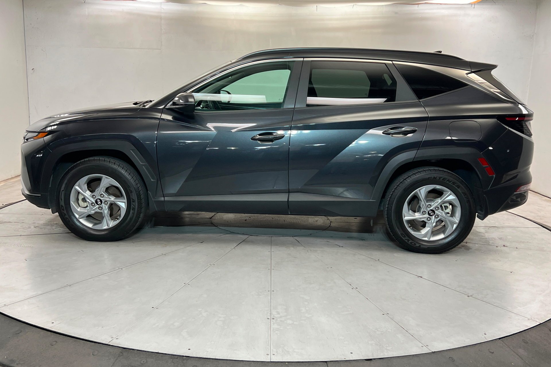 Used 2022 Portofino Gray Hyundai SEL image 2
