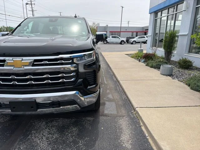 2025 Chevrolet Silverado 1500 LTZ - Photo 8