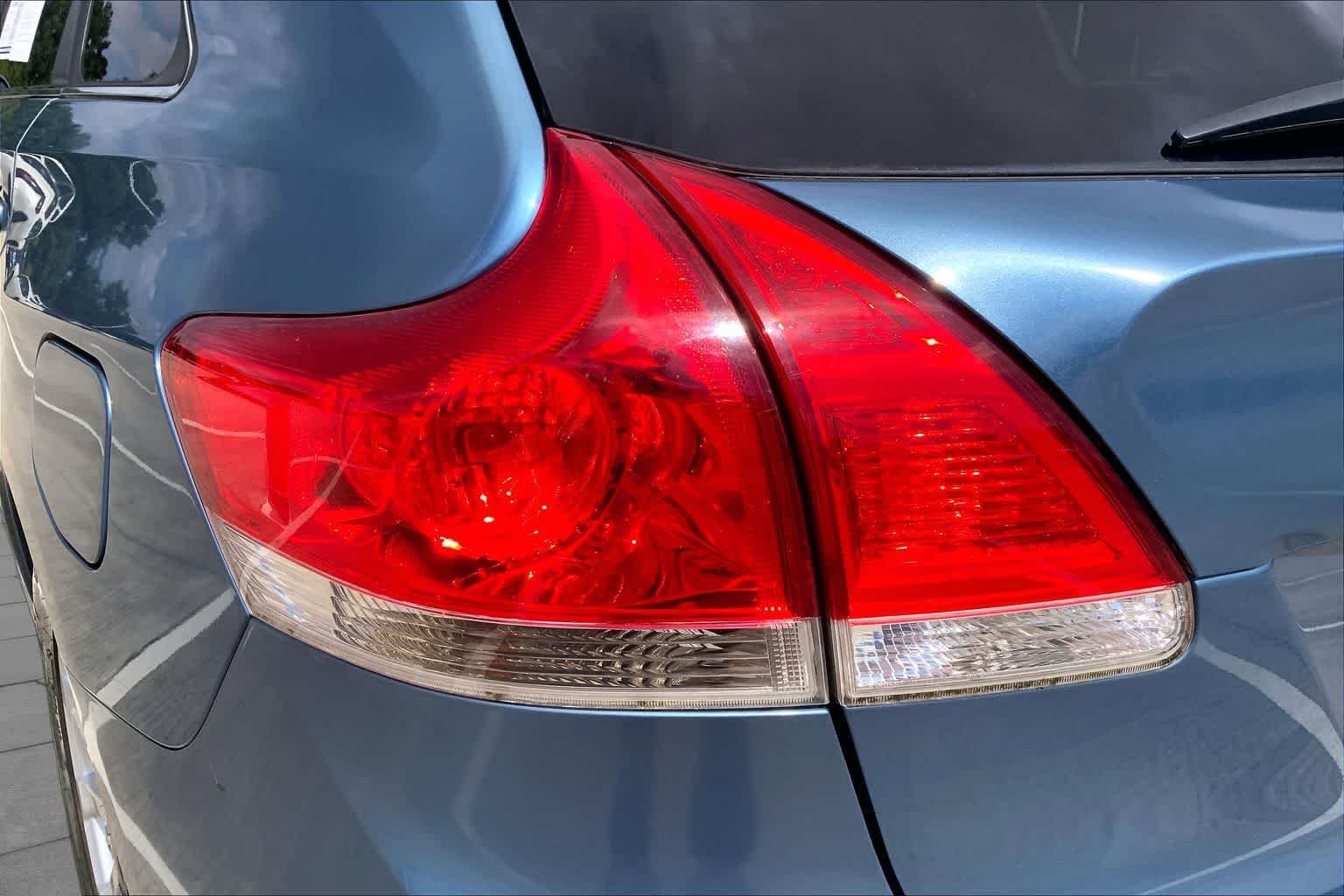 Used 2009 Tropical Sea Metallic Toyota  image 26