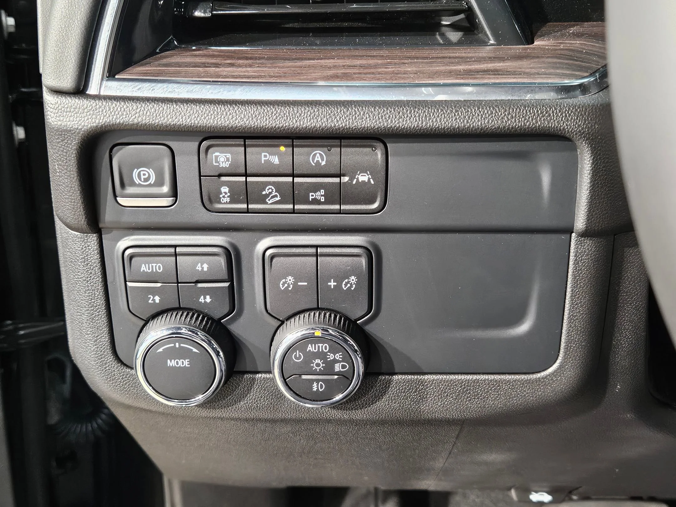 Used 2025 Black Chevrolet Z71 image 25