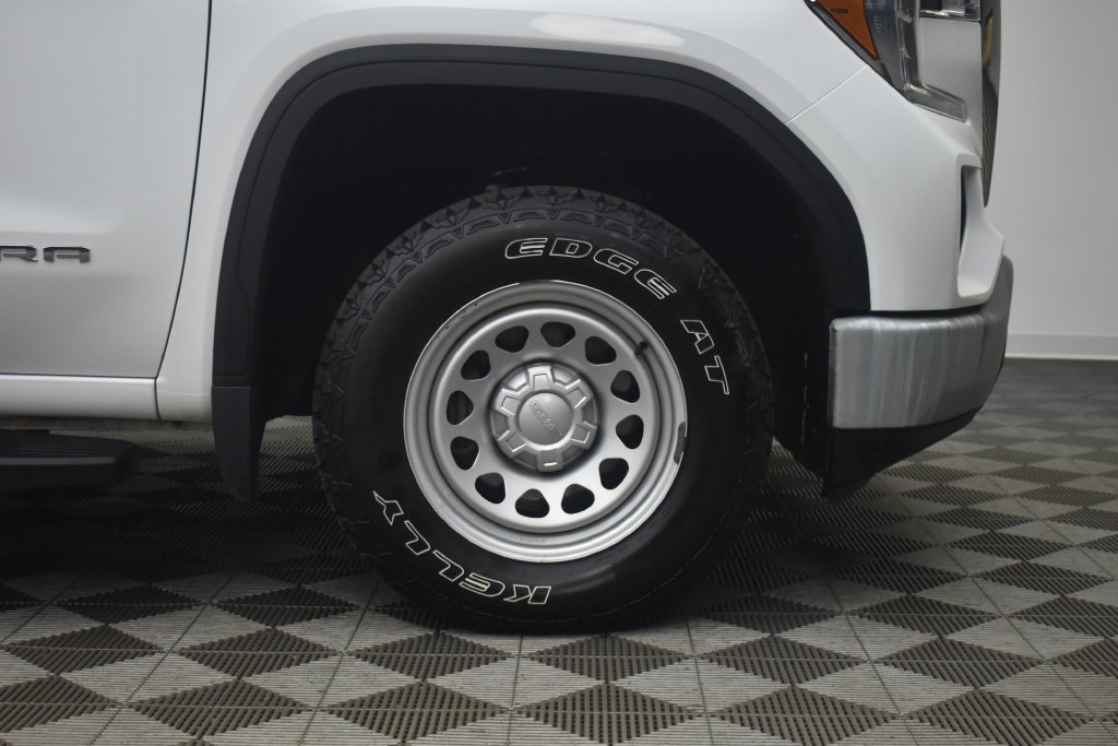 Used 2019 White GMC Base image 23