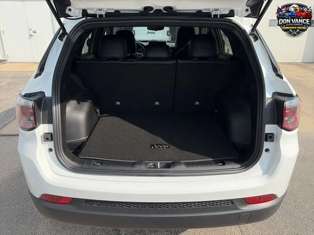 New 2026 White Jeep Latitude image 21