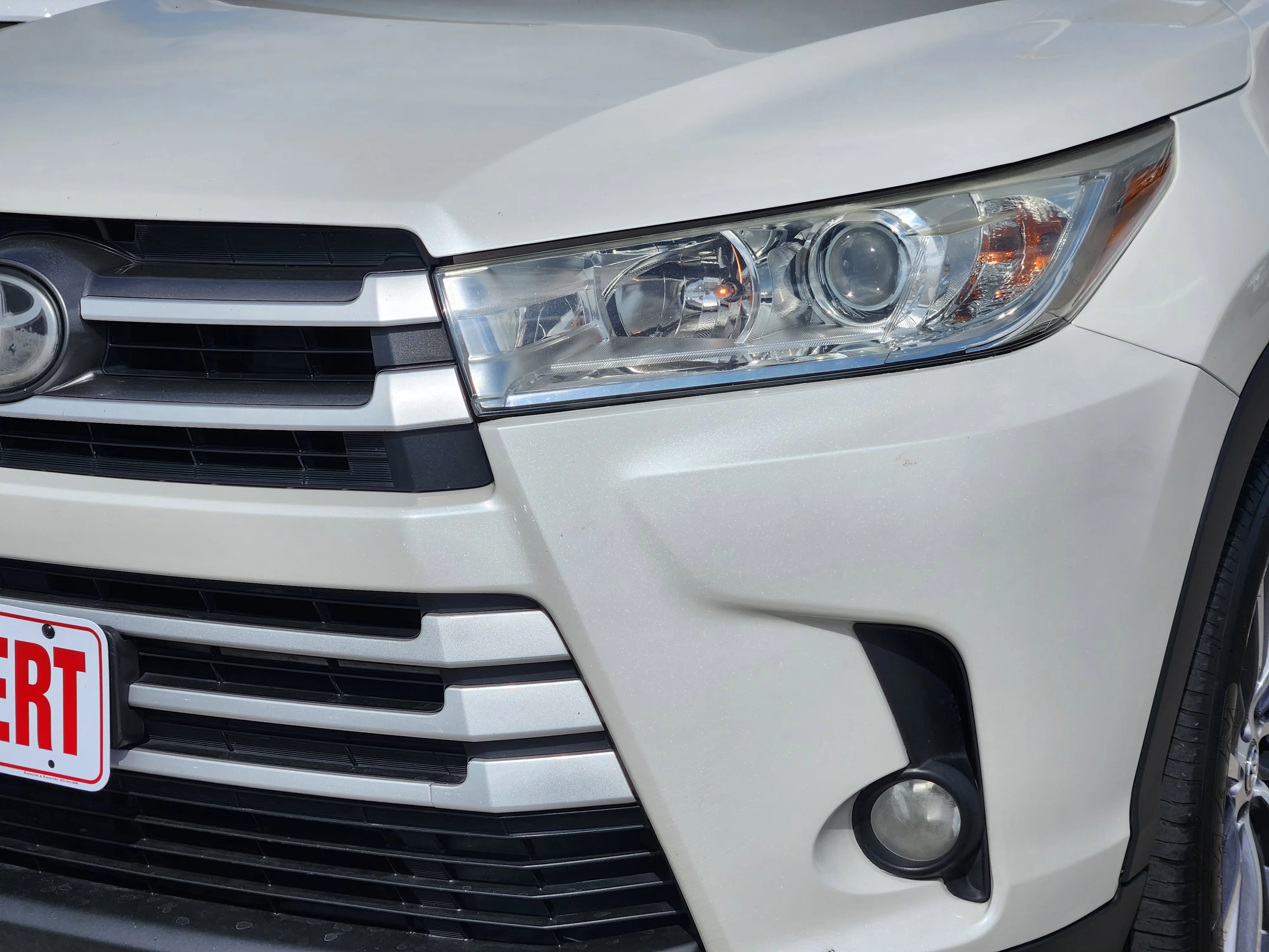 Used 2017 White Toyota XLE image 8