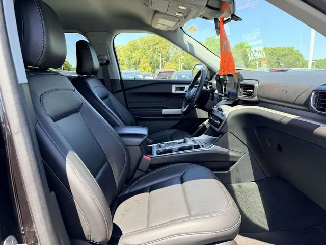 Used 2023 Black Ford XLT image 10