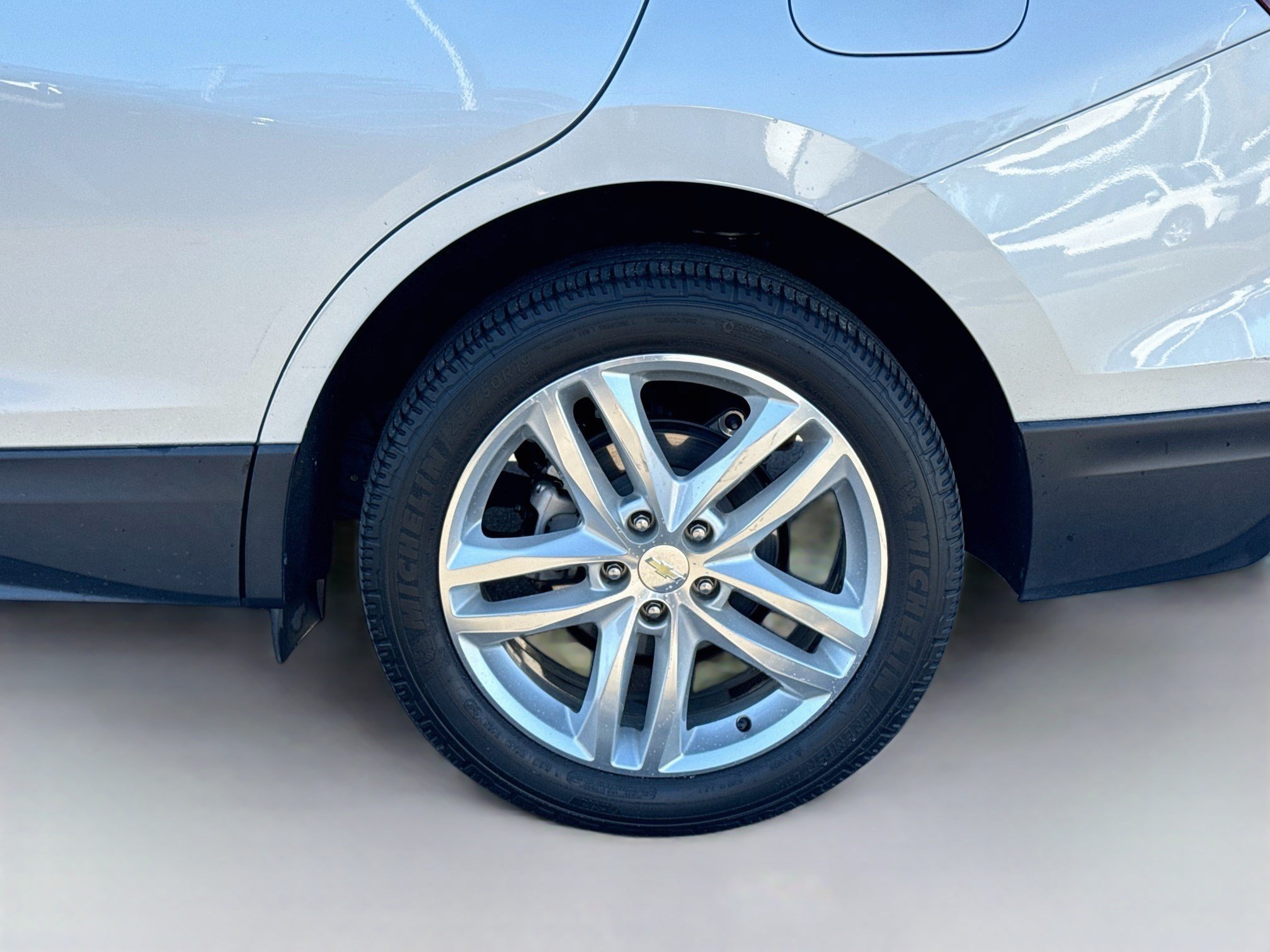 Used 2018 Silver Ice Metallic Chevrolet Premier image 38