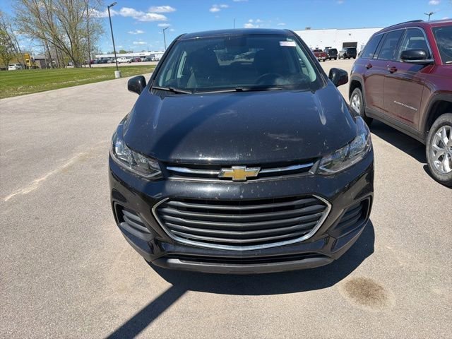 Used 2022 Chevrolet Trax LS with VIN KL7CJNSM0NB552355 for sale in Standish, MI
