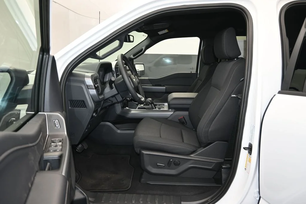 New 2026 Oxford White Ford XLT image 12