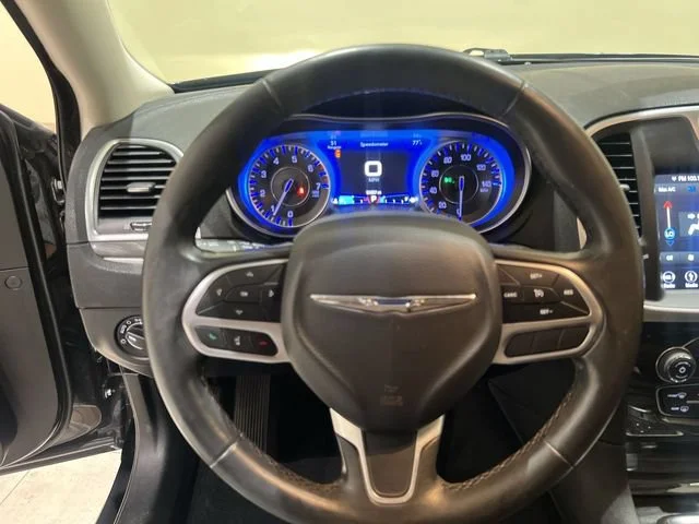 2019 Chrysler 300 Touring - Photo 10