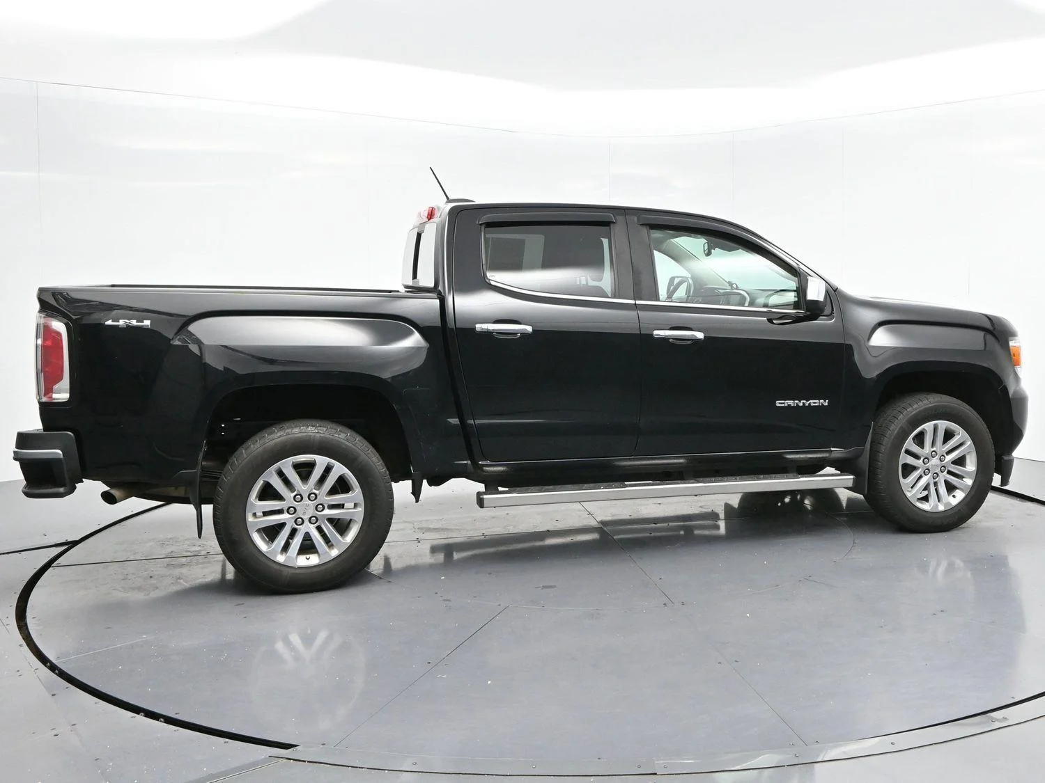 Used 2019 Onyx Black GMC 4WD SLT image 8